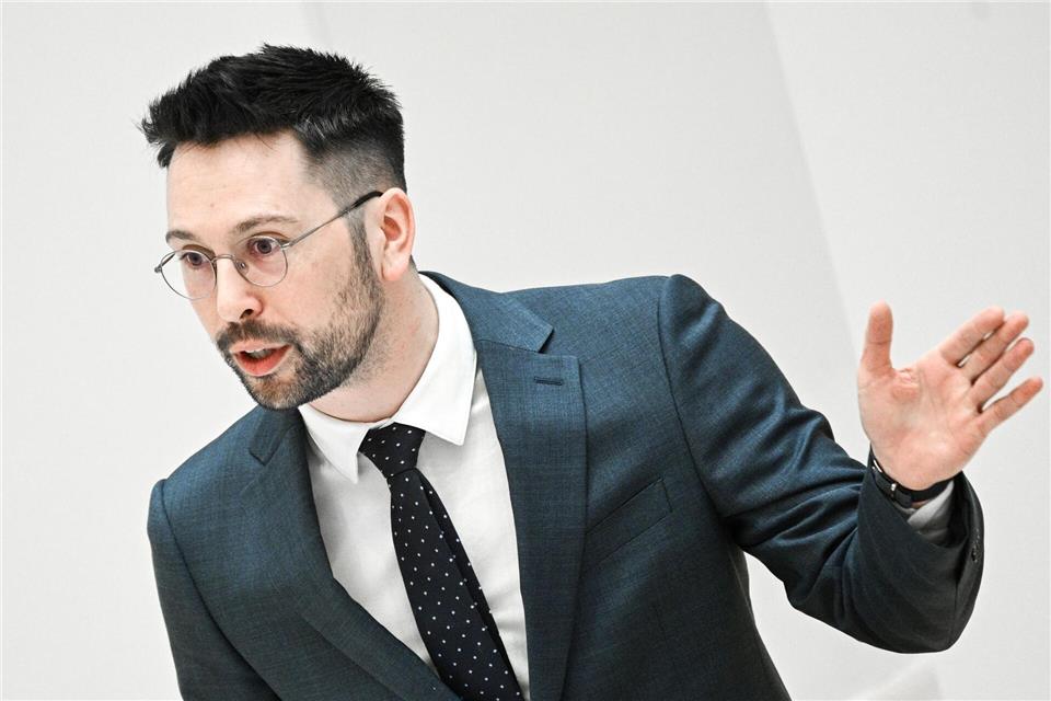 Der Brandenburger AfD-Bildungspolitiker Dennis Hohloch kritisiert deutlich sprachliche Defizite von Kindern.Jens Kalaene/dpa