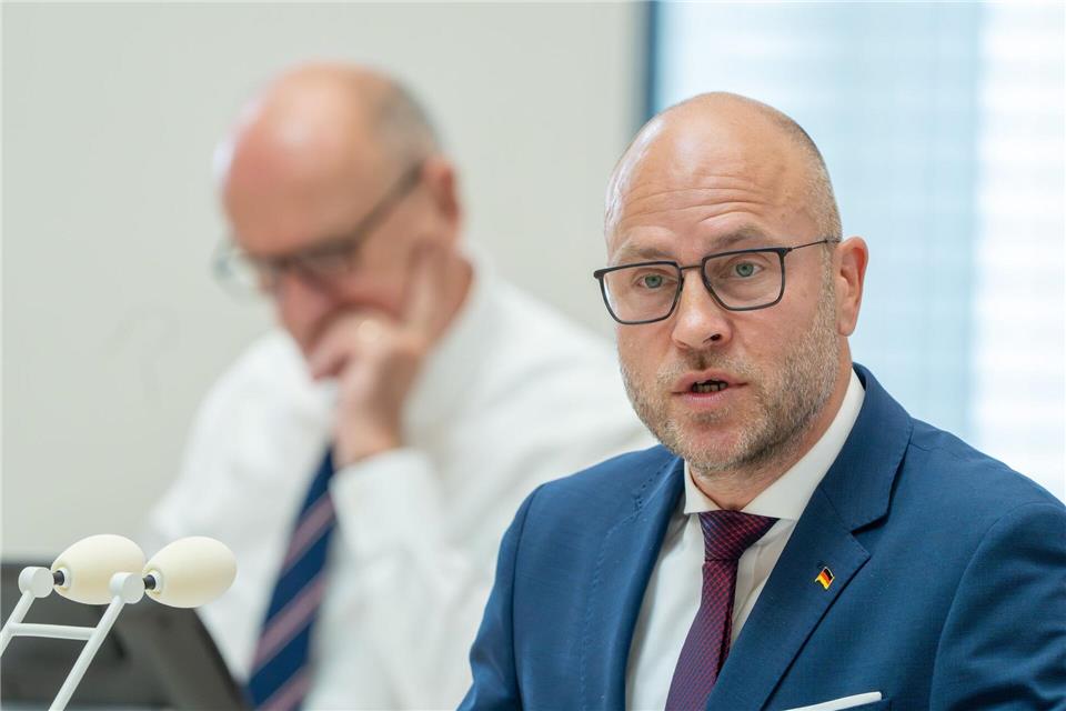 Der Brandenburger AfD-Landtagsabgeordnete Daniel Münschke stellt die Pläne seiner Fraktion zur Bauordnung vor.Soeren Stache/dpa