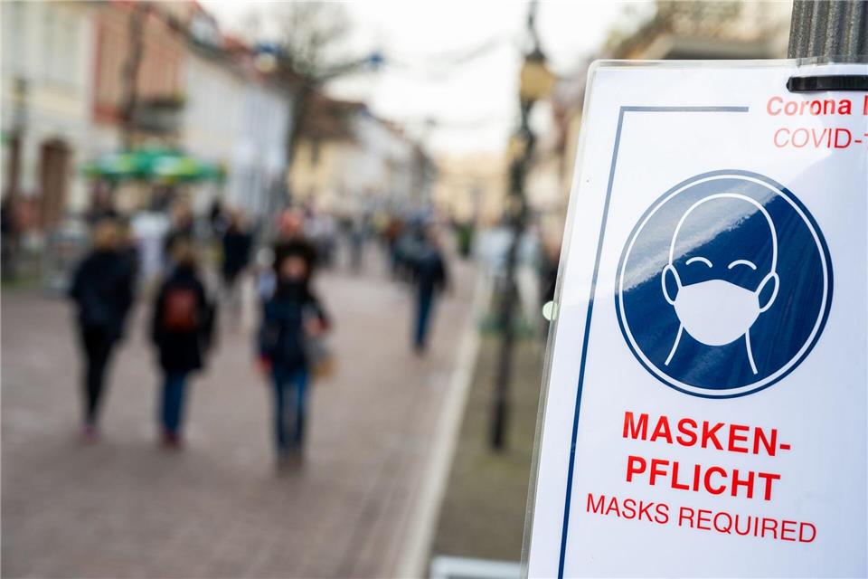 Der Brandenburger Landtag hat über Bußgeldbescheide infolge der Corona-Regeln debattiert (Archivbild).Christophe Gateau/dpa