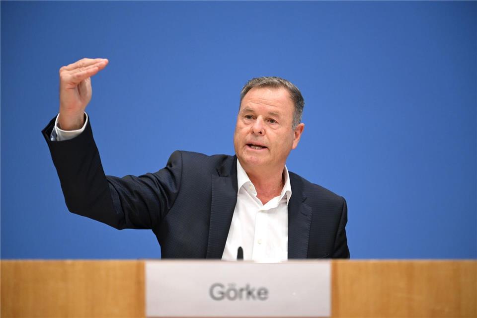 Der Brandenburger Linke-Bundestagsabgeordnete Christian Görke hält eine Wiedereinführung der Vermögensteuer für sinnvoll. (Archivbild)Elisa Schu/dpa