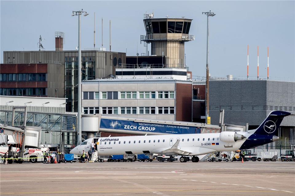 Der Bremer Senat ist gegen die Streichung der Lufthansa-Flüge nach Frankfurt. (Archivbild)Hauke-Christian Dittrich/dpa
