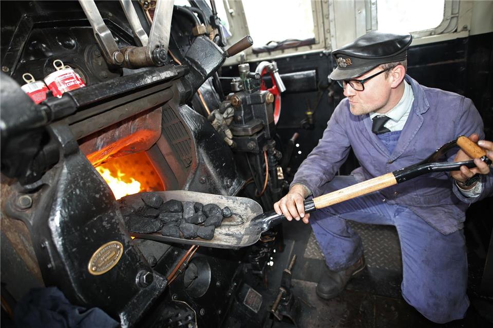 Der Brite unterstützt ausgewählte Fahrten auf den Strecken der Harzer SchmalspurbahnenMatthias Bein/dpa