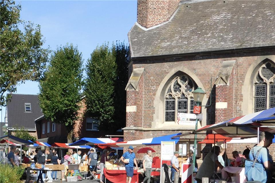 Der Büchermarkt findet auch in diesem Jahr rund um die Burg in Ramsdorf statt.
