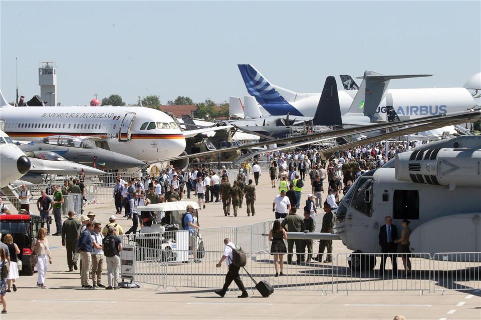 Der Bürgermeister von Schönefeld ist offen für die Ansiedlung einer Weltausstellung (Expo) in seiner Gemeinde. In Schönefeld findet bereits die Luftfahrtausstellung ILA statt. (Archivbild)Wolfgang Kumm/dpa