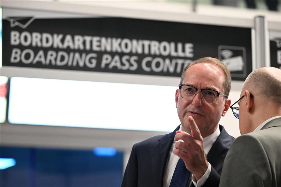 Der Bundesinnenminister spricht von einem „hybriden Anschlagsszenario“.Hendrik Schmidt/dpa