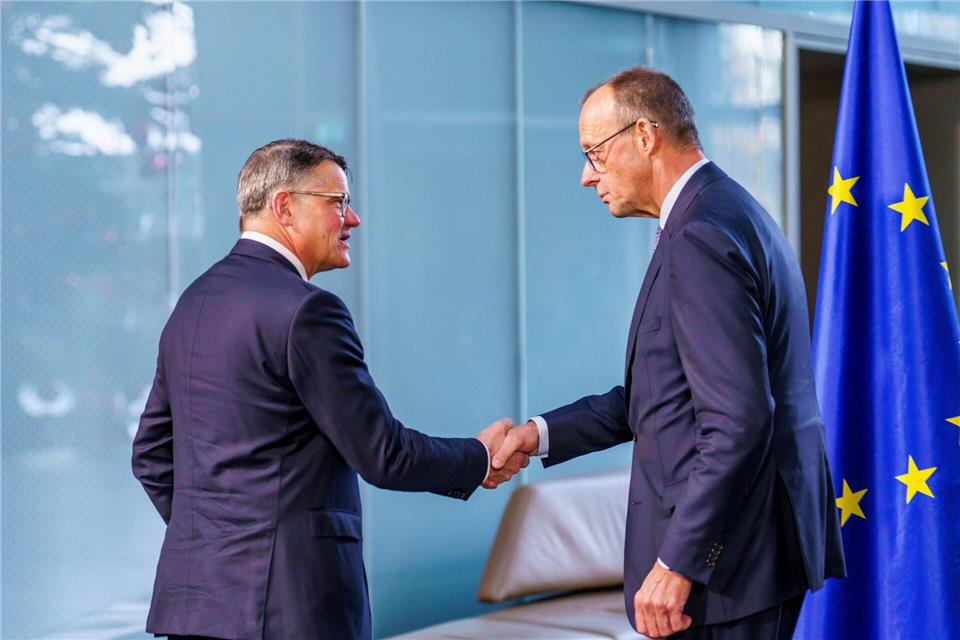 Der Bundeskanzler wurde den ganzen Tag von Ministerpräsident Boris Rhein begleitet. Andreas Arnold/dpa