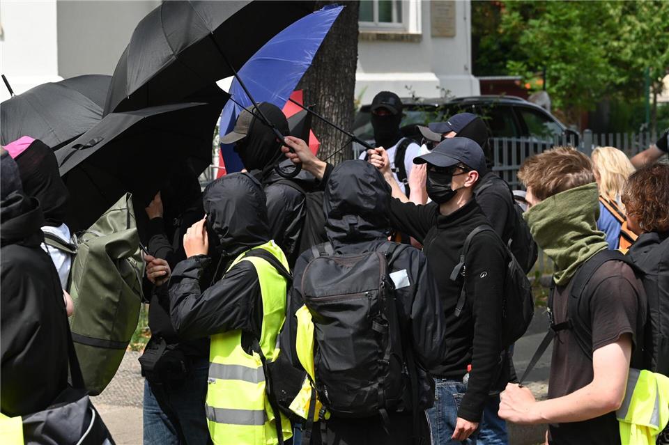 Der Bundesparteitag der AfD in Erfurt hat viele Gegendemonstranten auf den Plan gerufen.Heiko Rebsch/dpa