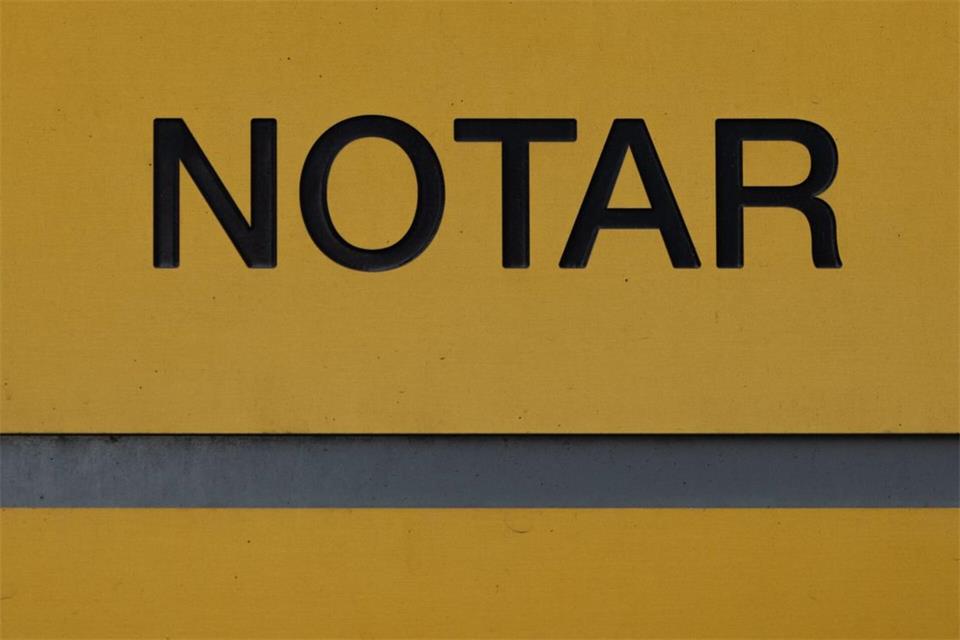 Der Bundesrat beschäftigt sich mit langfristigen Gewinnen beim Verkauf von Immobilien. Es geht um eine mögliche neue Besteuerung. (Symbolbild) Rolf Vennenbernd/dpa