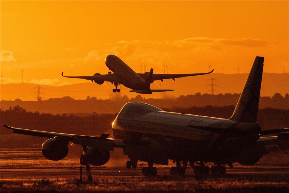 Der Bundestag hat der Senkung der Flugticketsteuer zugestimmt (Archivbild)Boris Roessler/dpa