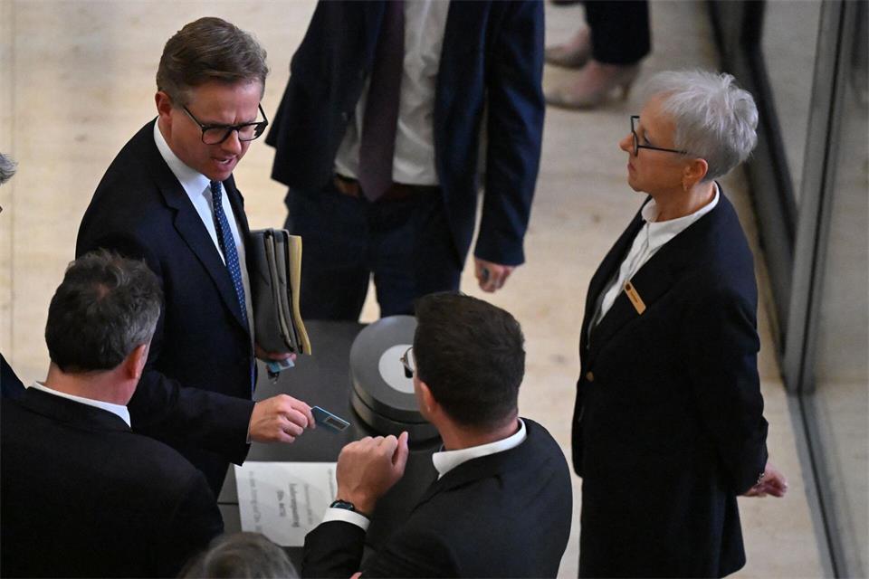 Der Bundestag stimmte für die Forderung nach mehr Daten zu Bluttests bei Schwangeren.Michael Brandt/dpa