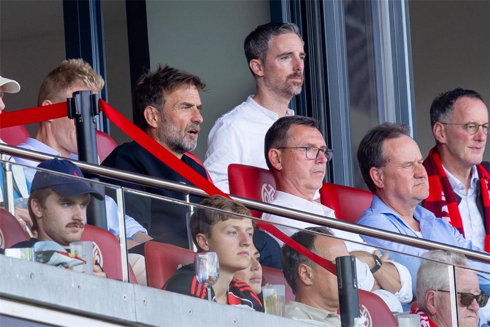 Der Bundestrainer schaute sich zuletzt mehrere Bundesliga-Spiele an. (Archivbild) Torsten Silz/dpa