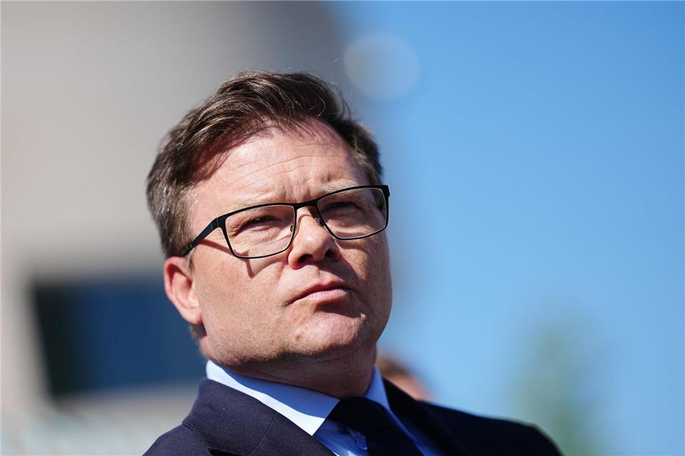 Der Bundesumweltminister will dem Bund mehr Handlungsspielraum beim Umgang mit steigenden Temperaturen geben. Kay Nietfeld/dpa
