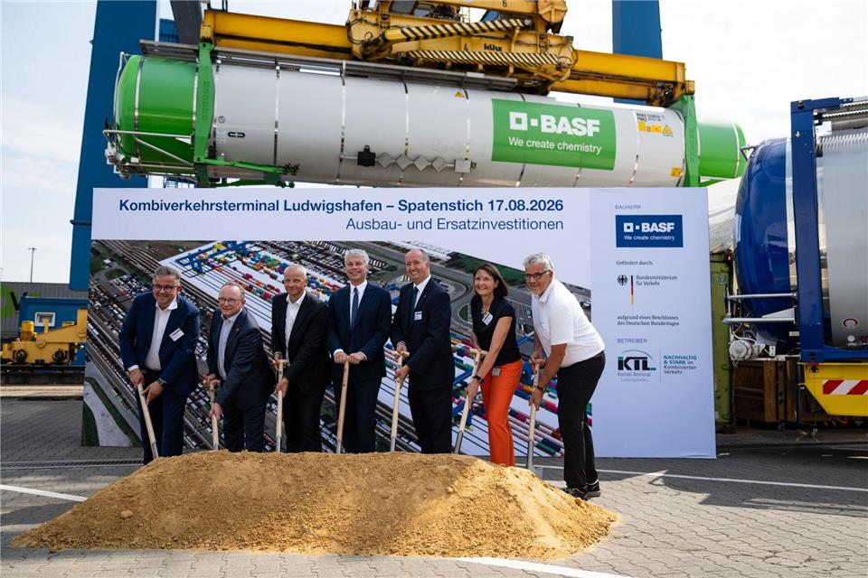 Der Bundesverkehrsminister ist für den Ausbau von Wasserstraßen.Florian Wiegand/dpa