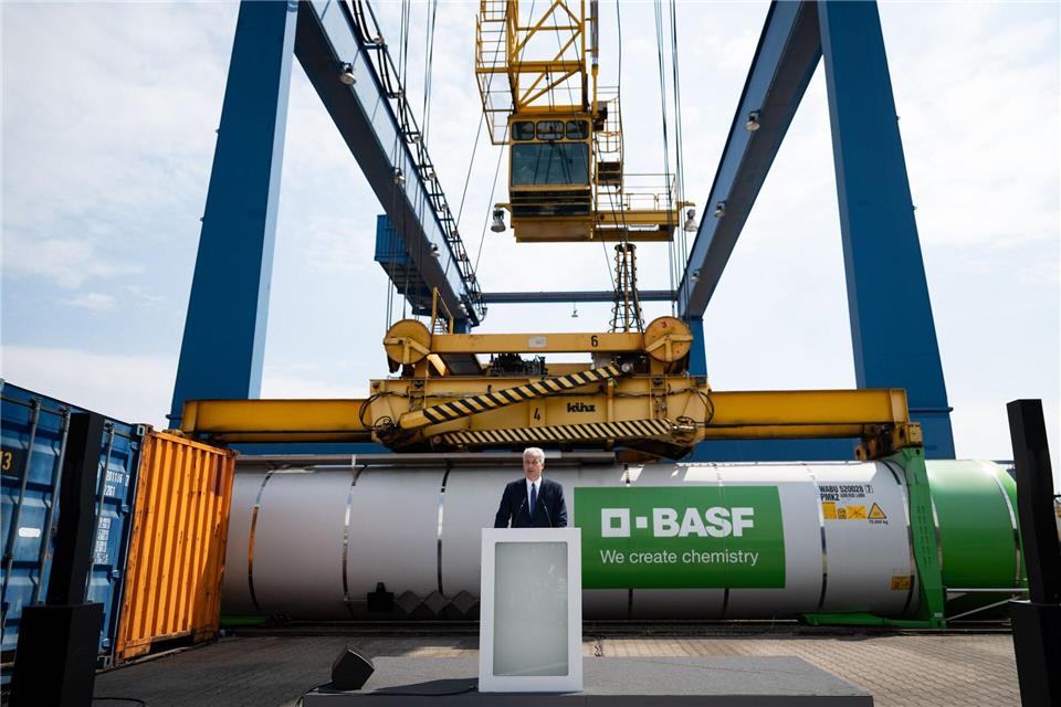 Der Bundesverkehrsminister rechnet mit einem Wachstum des kombinierten Verkehrs.Florian Wiegand/dpa