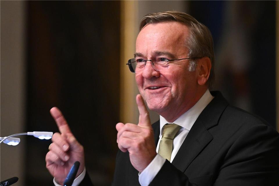 Der Bundesverteidigungsminister betonte in seiner Rede die Bedeutung von Auslandsjournalismus. Arne Dedert/dpa