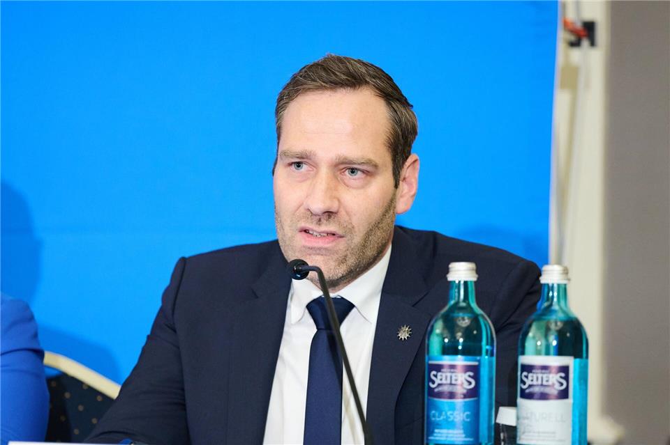 Der Bundesvorsitzende der Gewerkschaft der Polizei (GdP), Jochen Kopelke, sagt, die GdP sei die „ideologische Debatte“ über den Taser langsam leid. (Archivfoto) Annette Riedl/dpa