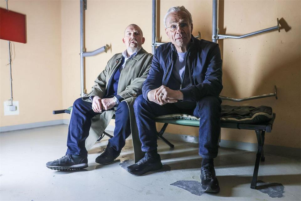 Der Bunker als Drehort sei beklemmend, kalt und dunkel gewesen, schildert Klaus J. Behrendt. (Archivbild)Oliver Berg/dpa