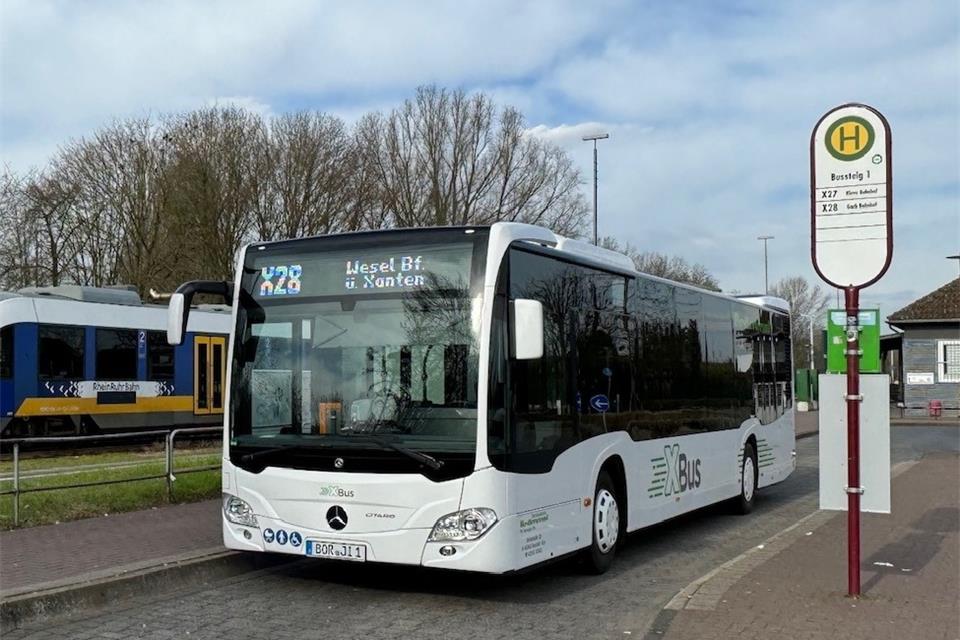 Der Bus der Firma Brömmel fährt auch regelmäßig auf einer Linie nach Goch.
