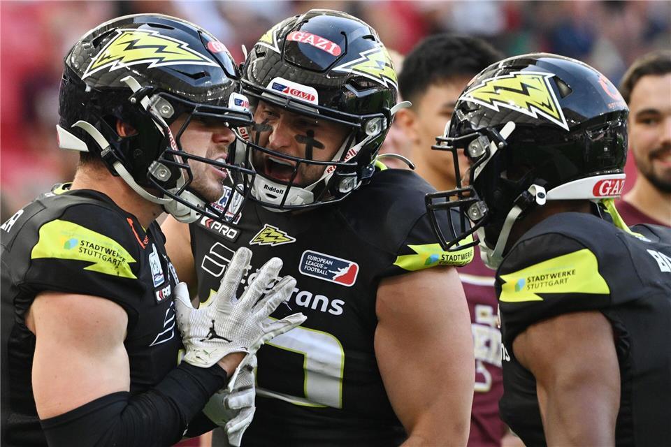Der Bus der Stuttgart Surge ist schwer beschädigt worden. (Archivbild)Marijan Murat/dpa