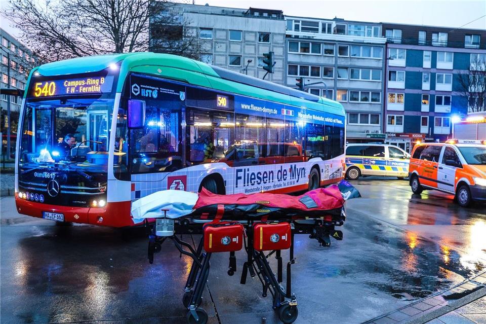 Der Bus erfasste den Elfjährigen auf seinem Weg zur Schule.Alex Talash/dpa