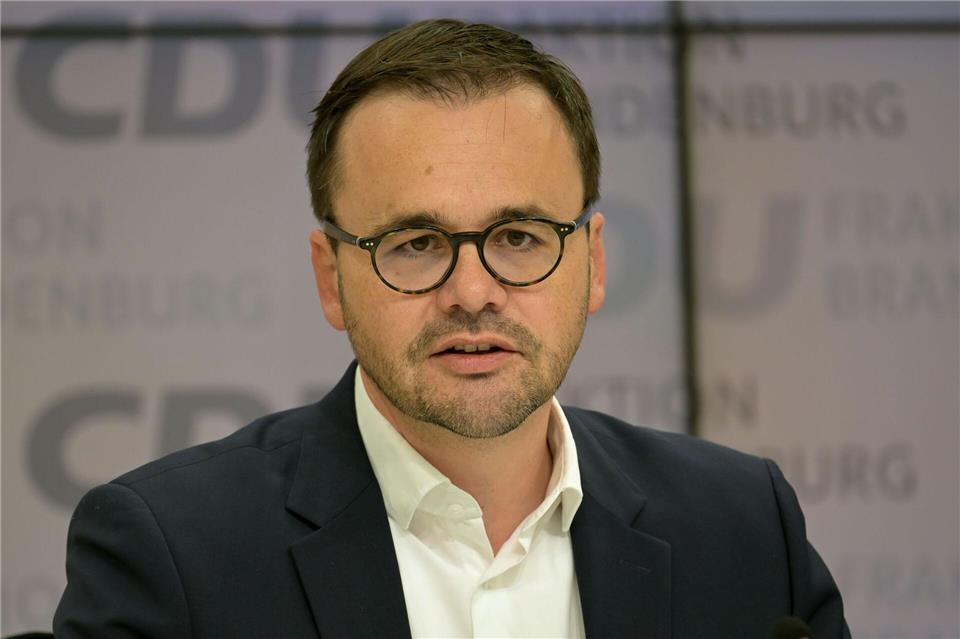 Der CDU-Fraktionsvorsitzende im Landtag in Potsdam, Jan Redmann, sagt in einem Streit um die Migrationspolitik: „Die Landesregierung bricht ihre eigenen Zusagen.“Michael Bahlo/dpa