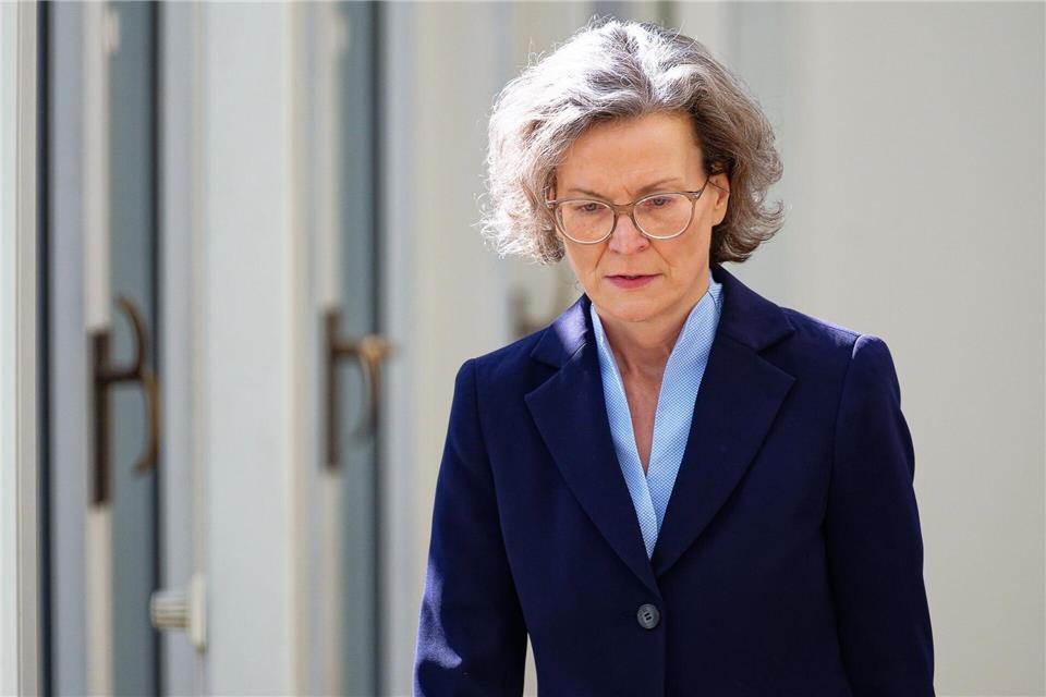 Der CDU-Landesministerin Ina Scharrenbach wird vorgeworfen, in ihrem Ministerium eine von „Angst und Schrecken“ geprägt Arbeitsatmosphäre zu erzeugen (Archivbild).Henning Kaiser/dpa