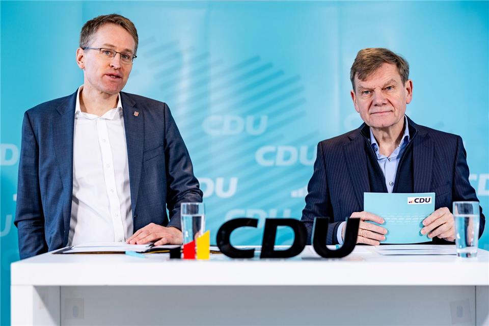 CDU Schleswig-Holstein will Bundeswehr im Norden stärken Der CDU-Landesvorsitzende und Ministerpräsident Daniel Günther (links) und der Spitzenkandidat zur Bundestagswahl, Johann Wadephul, präsentieren in Kiel die Wahlkampfschwerpunkte der CDU Schleswig-Holstein.Axel Heimken/dpa