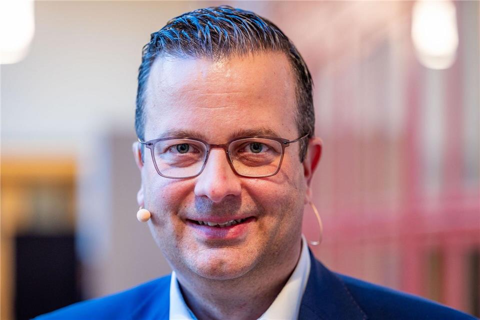 Der CDU-Politiker Sebastian Ehlers hat der SPD das Amt des Oberbürgermeisters von Schwerin abgejagt. (Archivbild)Jens Büttner/dpa