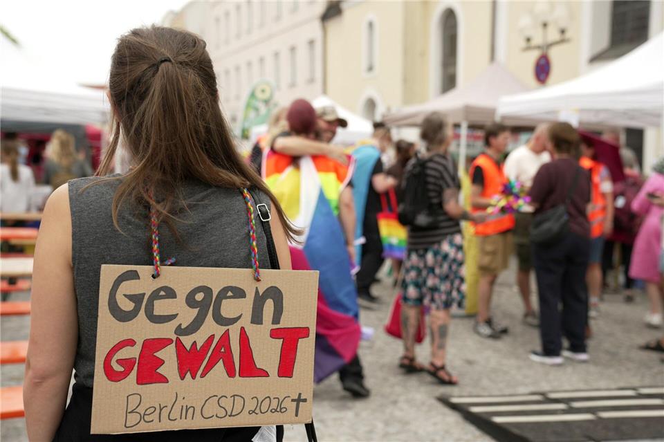 Der CSD in Mühldorf fand trotz des Angriffs in Berlin statt. Ehsan Monajati/dpa