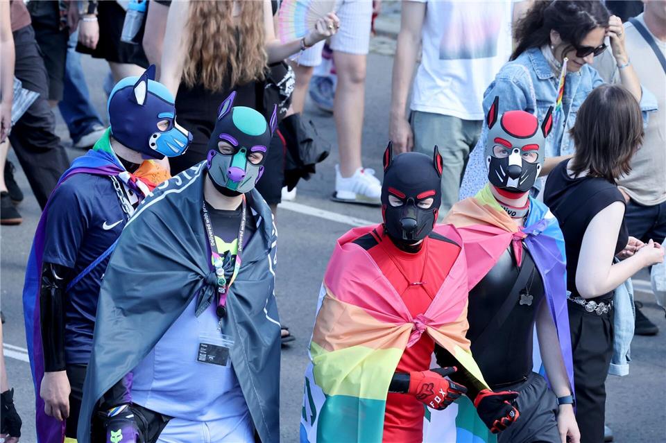 Buntes Zeichen für Vielfalt - Tausende feiern CSD in Erfurt Der CSD ist auch ein Fest der Lebensfreude.Bodo Schackow/dpa