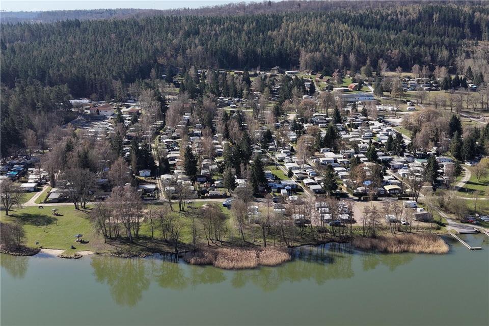 Der Campingplatz Hohenfelden liegt direkt am Stausee. Bodo Schackow/dpa