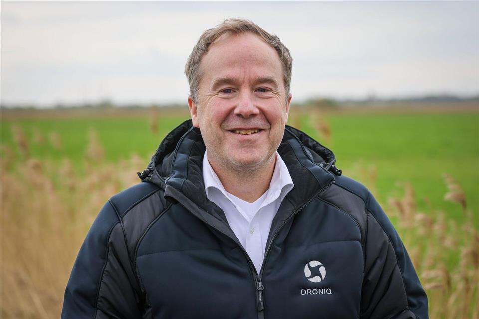 Der Chef der Firma Droniq, Jan-Eric Putze, will den Schutz vor feindlichen Drohnen verbessern. (Archivbild)Focke Strangmann/dpa