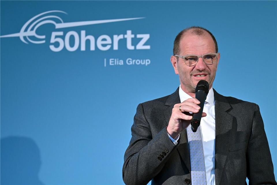 Der Chef des Netzbetreibers 50Hertz, Stefan Kapferer, geht davon aus, dass die Ostsee für die Versorgungssicherheit und den Klimaschutz in Deutschland immer wichtiger wird. (Archivbild) Martin Schutt/dpa