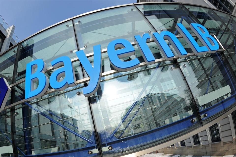 Der Chefsessel der BayernLB wird 2027 frei. (Archivbild)Andreas Gebert/dpa