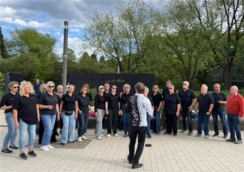 Der Chor „Nice2Hear“ probt fleißig für sein Konzert in Burlo.