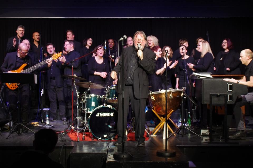 Der Chor „The Original Sinners“ tritt im Kulturraum³ auf.