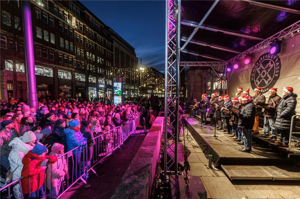 Der Chor der Hamburger Liedertafel sang ebenfalls unter dem Motto „Lichter, Glanz & Gloria“. Markus Scholz/dpa
