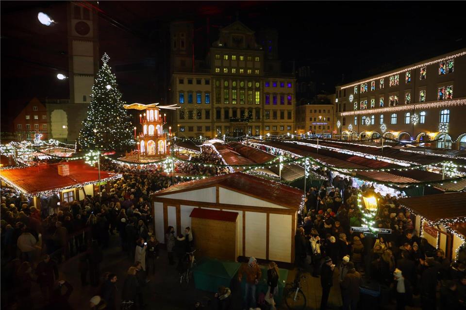 Der Christkindlesmarkt in Augsburg wird in diesem Jahr erstmals per Video überwacht. (Archivbild) picture alliance / dpa