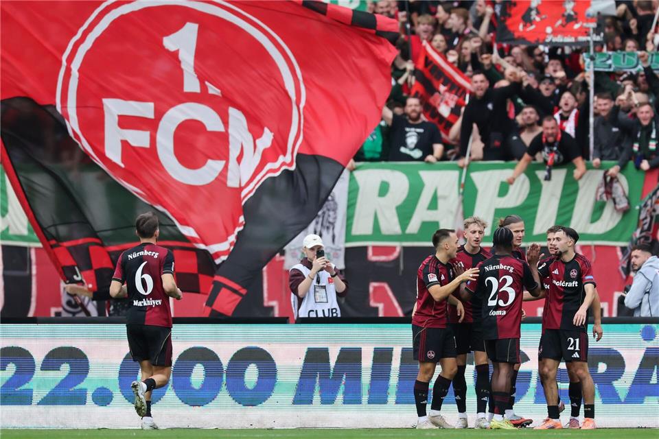 Kloses Nürnberger nach Zittersieg auf Klettertour Der „Club“ jubelt gegen Braunschweig, hier nach dem Tor zum 2:0.Daniel Löb/dpa