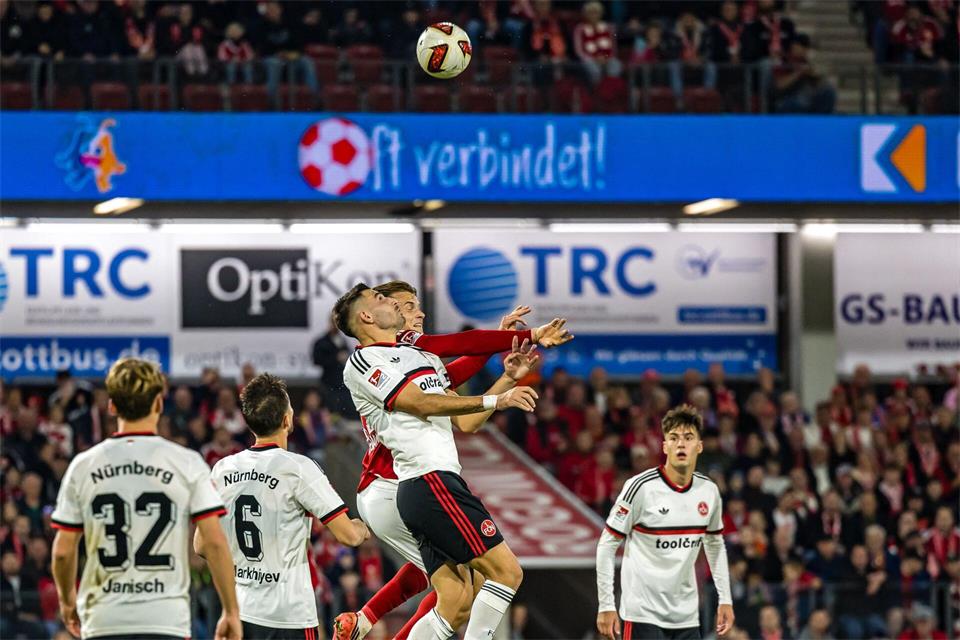 Der Club tat sich schwer in Cottbus. Frank Hammerschmidt/dpa