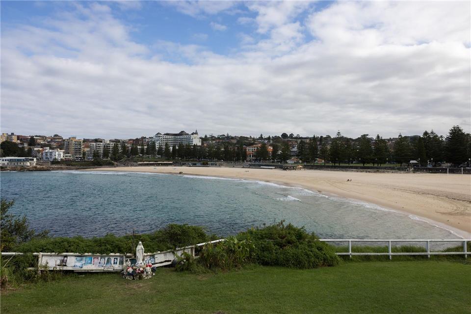 Der Coogee Beach ist ein beliebter Strand in Sydney.Anna Kucera/AAP/dpa