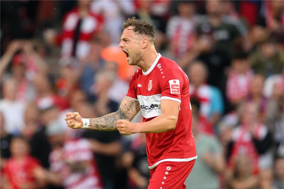 Cottbus will nach Energie-Leistung mit Dresden „nachziehen“ Der Cottbuser Timmy Thiele will die Relegationsspiele erreichenRobert Michael/dpa