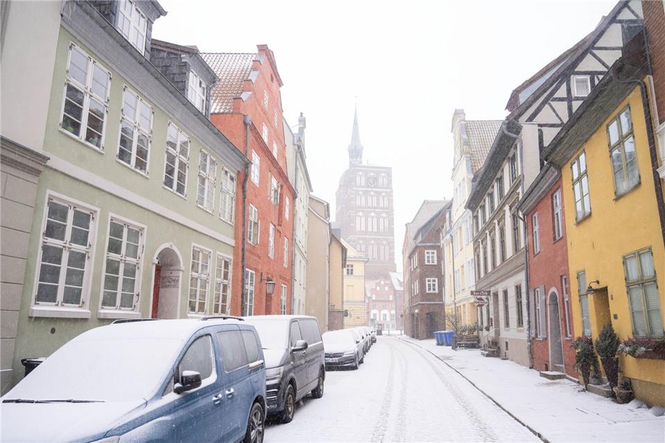 Der DWD hatte vor allem für Regionen im Osten des Landes vor Glätte durch gefrierenden Regen gewarnt.Stefan Sauer/dpa