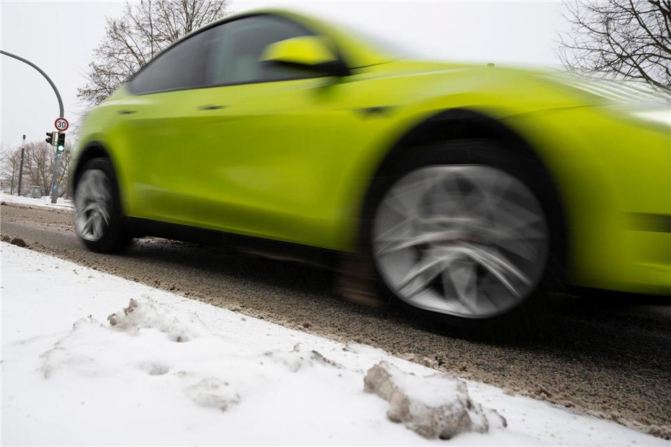 Der DWD warnt vor Glätte in MV.Philip Dulian/dpa