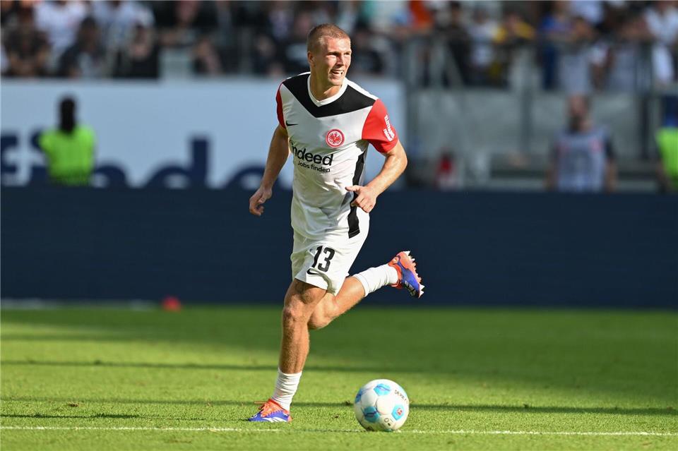 Der Däne Rasmus Kristensen steht bei Eintracht Frankfurt vor einer Rückkehr - und zwar im doppelten Sinn.Arne Dedert/dpa