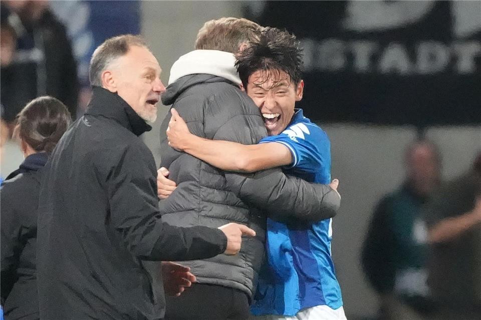 Der Darmstädter Hiroki Akiyama leitete das Darmstädter Torfestival gegen Schalke ein.Marc Schüler/dpa