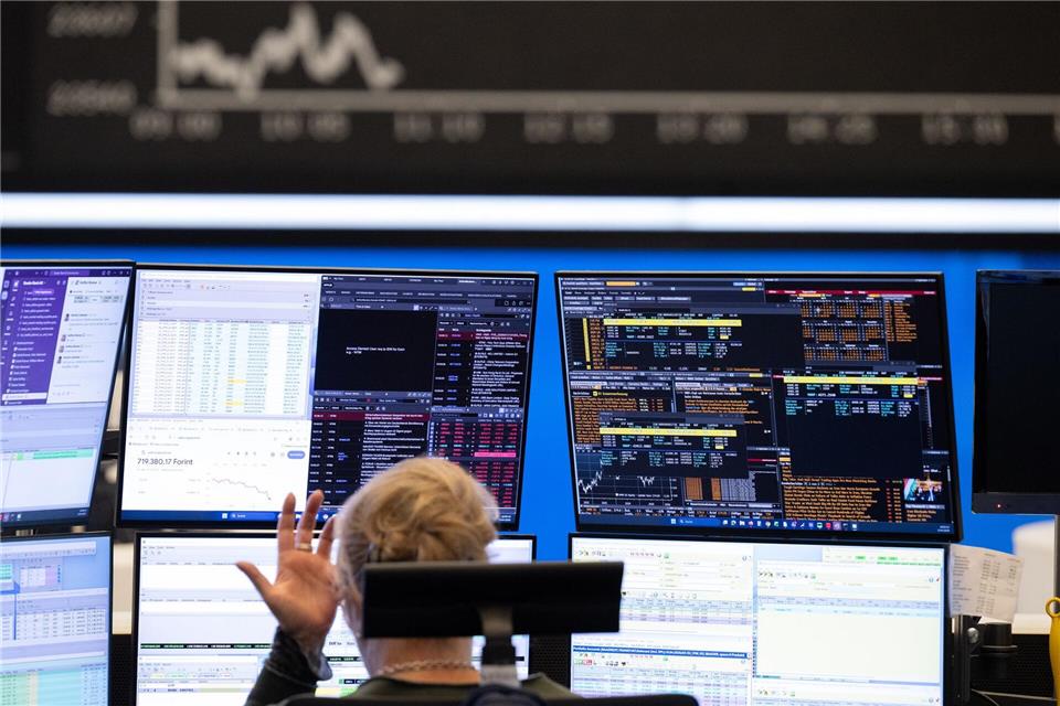 Der Dax ist auf einen Rekord gestiegen - auch dank der Euphorie um Künstliche Intelligenz (KI).Boris Roessler/dpa