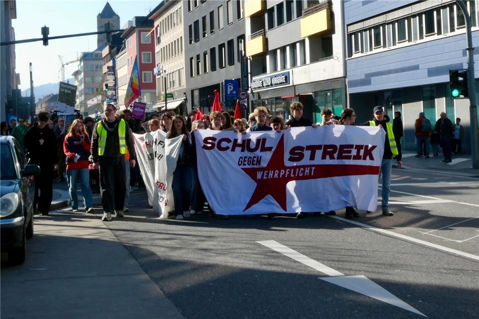 Der Demo schlossen sich auch besorgte Eltern und Großeltern an.Alina Grünky/dpa