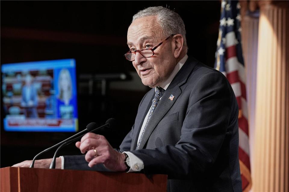 Der Demokrat Chuck Schumer spricht von einem „Trump-Shutdown“. Die Republikaner sprechen hingegen von einem „Schumer-Shutdown“.Mariam Zuhaib/AP/dpa