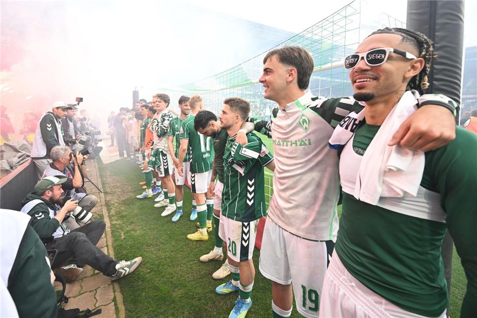 Der Derbysieg soll den Spielern von Werder Bremen neuen Schwung geben. (Archivbild)Carmen Jaspersen/dpa